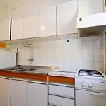 In With Two-bedrooms 7 *