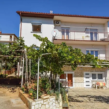 In Pula With Two-bedrooms 7 * Pjescana Uvala