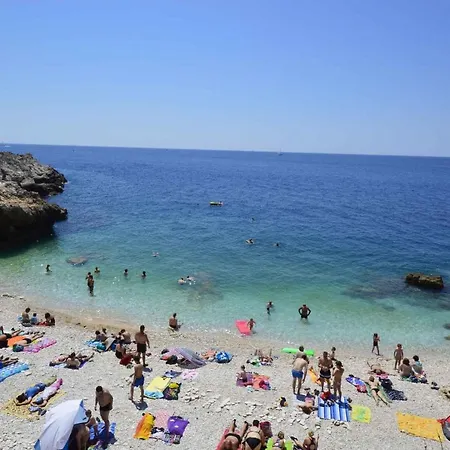 In Pula With Two-bedrooms 7 * Pjescana Uvala