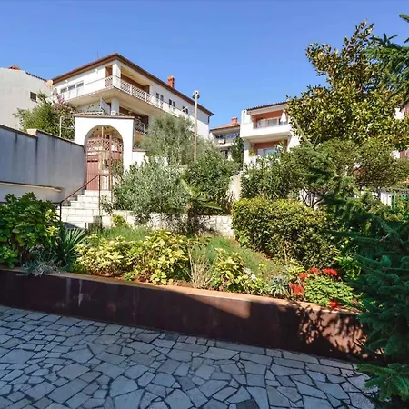 In Pula With Two-bedrooms 7 Apartment Pjescana Uvala