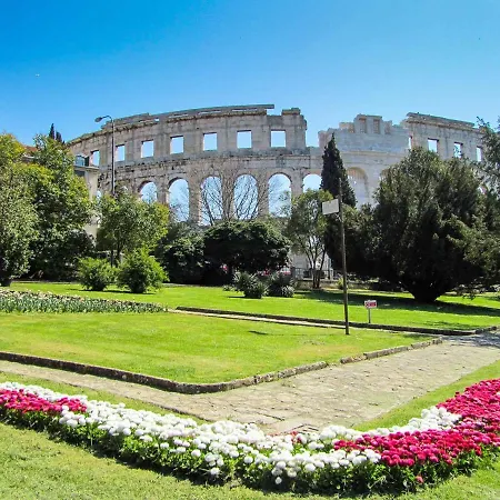 Appartement In With Two-bedrooms 7 Pula